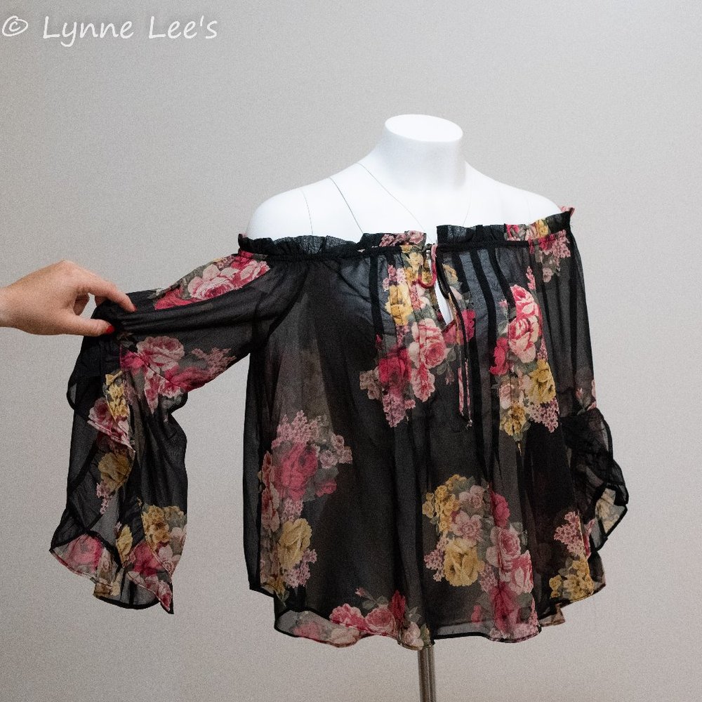 🍃Floral Black Light & Airy Blouse